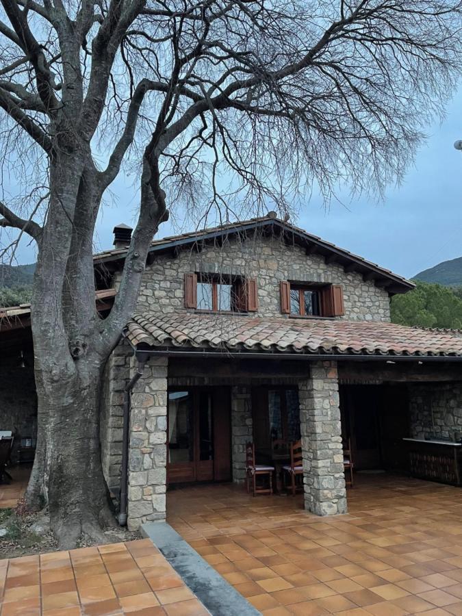 El Vilarot. La Casa De Piedra En La Naturaleza. * Girona